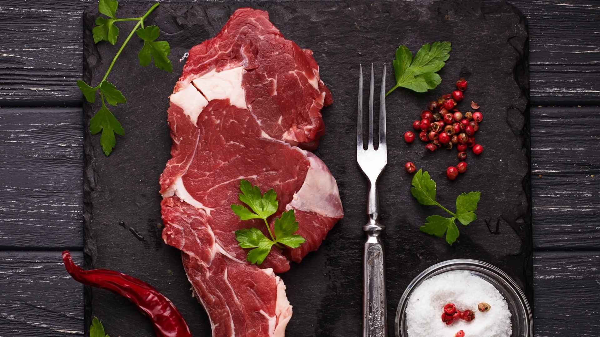 Desenvolupem tota la nostra activitat des del camp fins al bestiar. Imatge d'un tros de carn llest per servir.